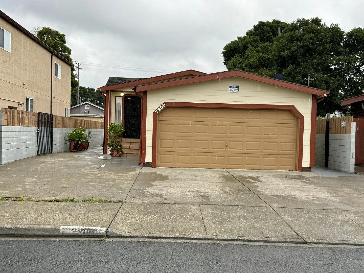 2200 Sutter Ave photo 1