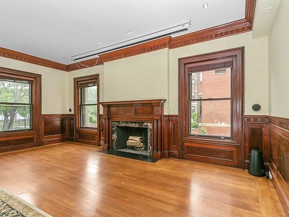 5th image of 404 Beacon St APT 2
