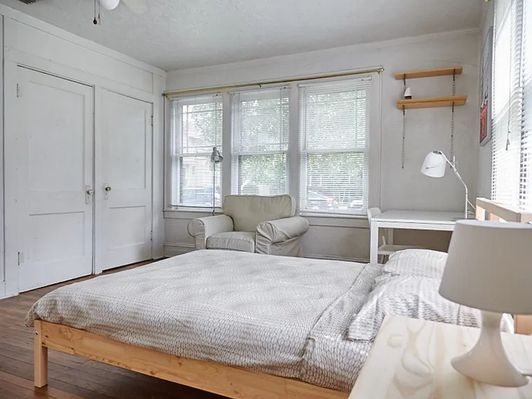 504 SW 10th St — Photo 11