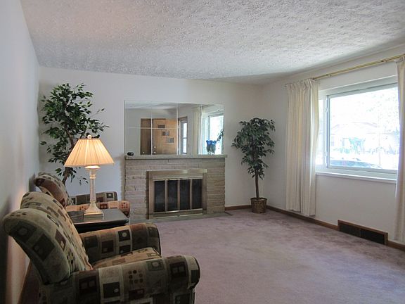 5th image of 860 East Dr