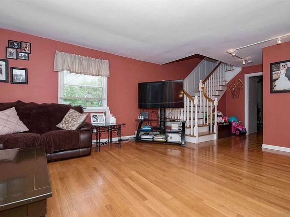 5th image of 258 Lidge Dr