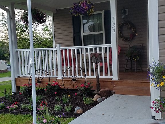 Front entry flower bed