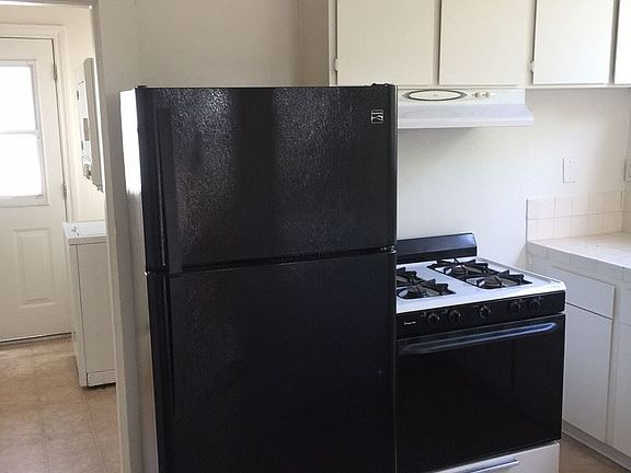 5th image of 327 N Palos Verdes St