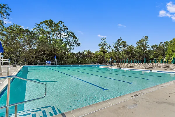 Sold by Grand Lux Realty | media 16