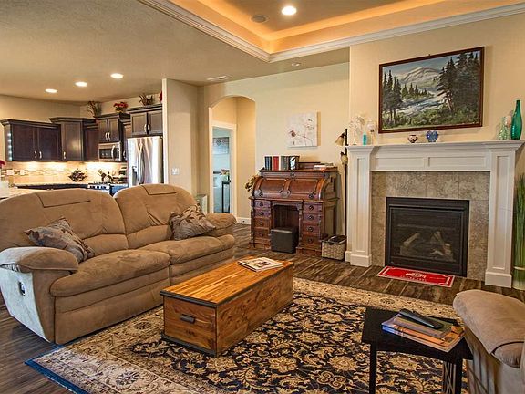 3rd image of 4809 Pinehurst Dr