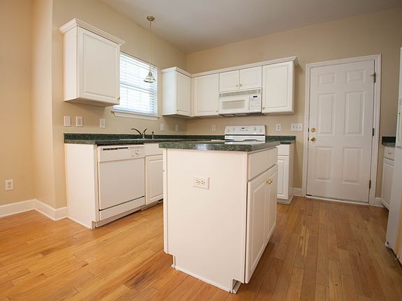 5th image of 1404 Clairmonte Cir