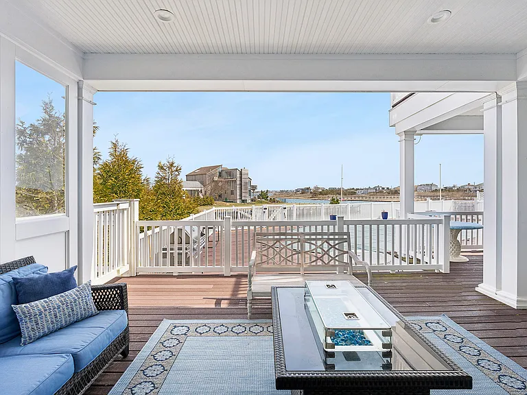 176 Beach Ln — Photo 22