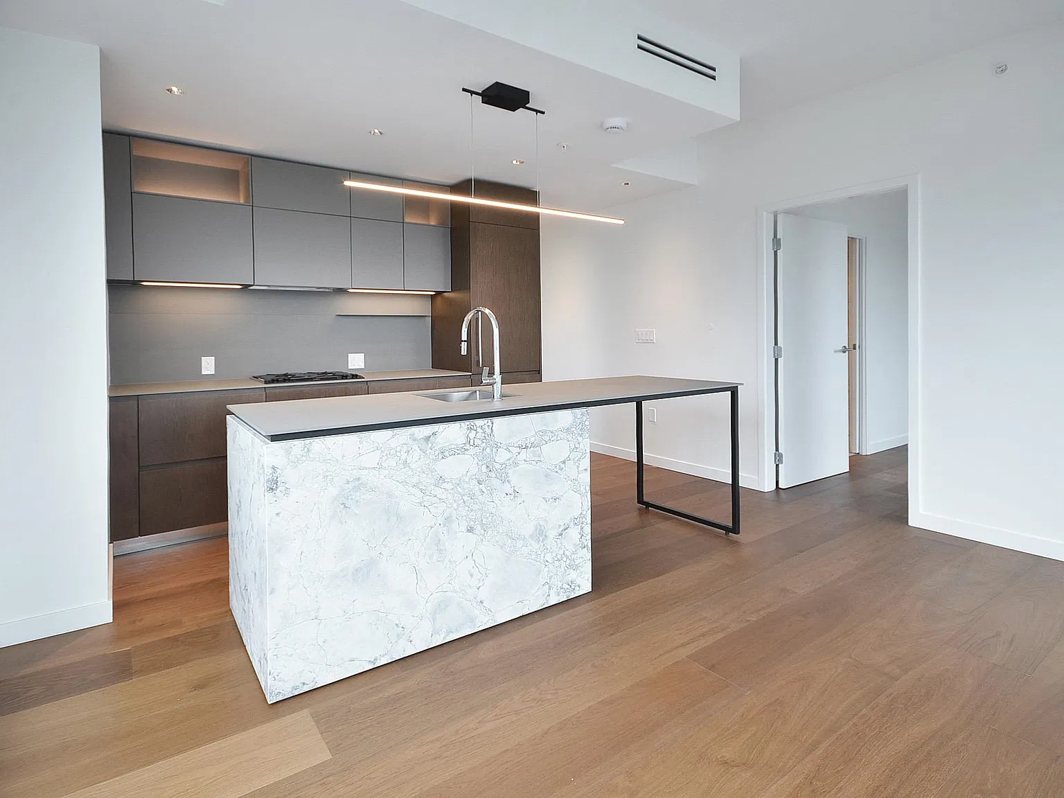 2 bed, 755 sqft, $4,200 — Photo 3
