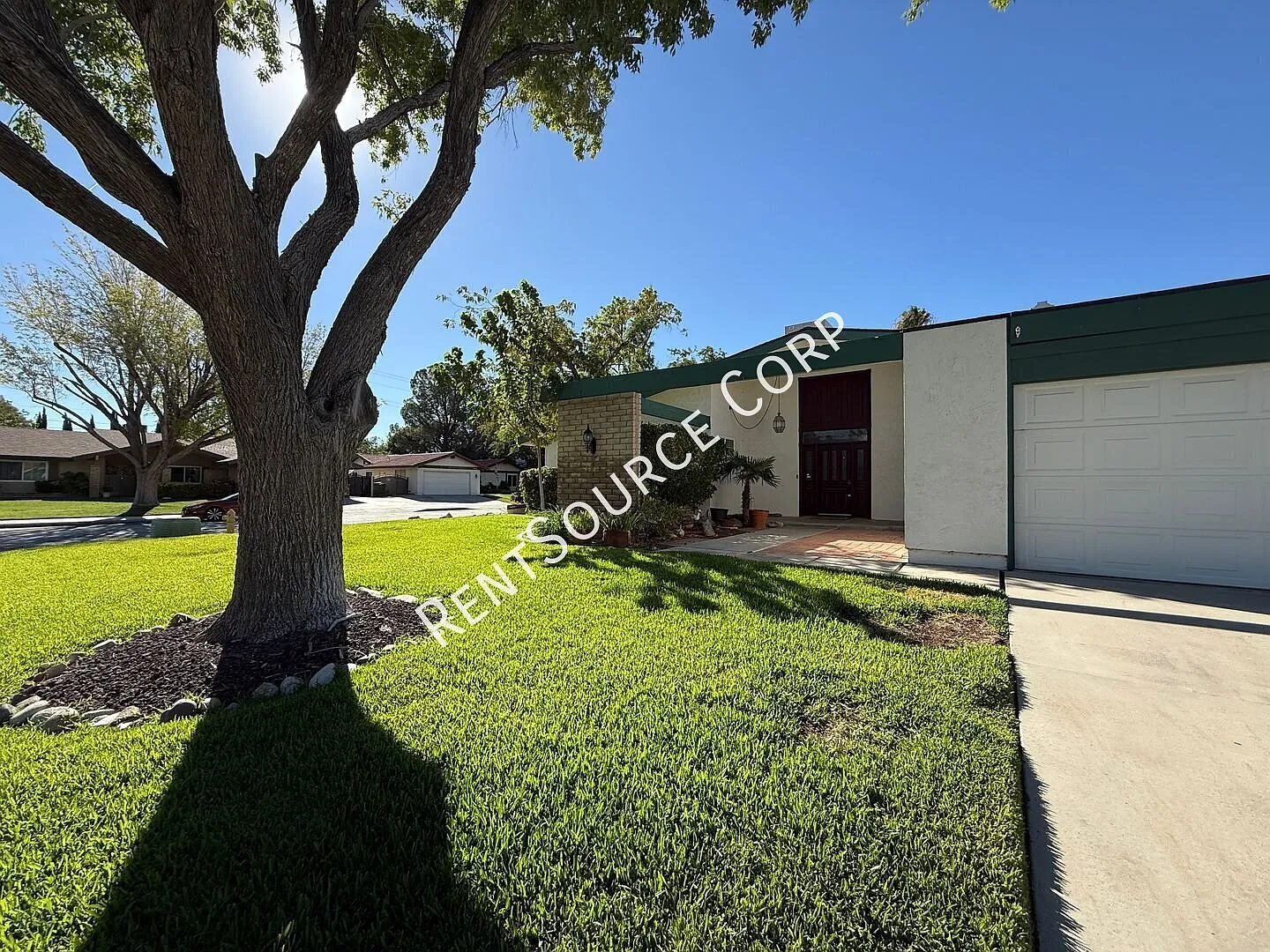 3 Bedrooms/2 Bathrooms Single Story Home for Rent in West Lancaster in Antelope Valley — Photo 2