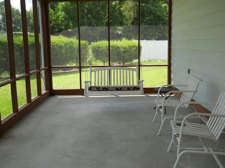 2702 Crockett Dr — Photo 5