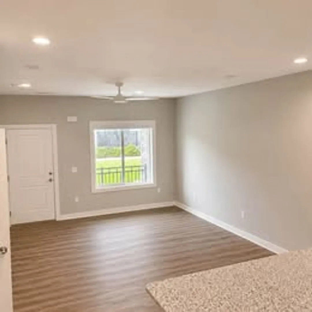 2334 SE Chayse Lane — Photo 3