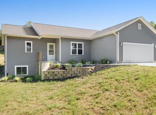 31800 Pine Ridge Cir, Lawton, MI 49065