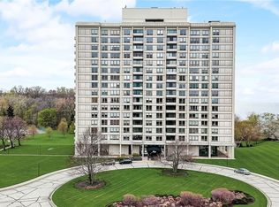 2 Bratenahl Pl APT 8D, Bratenahl, OH