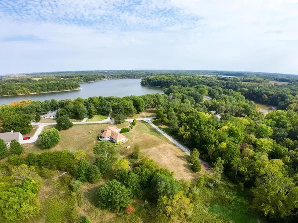 43 White Tail Run, Hillsboro, IL 62049