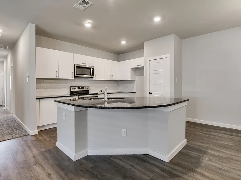 736 Wheatfield Dr — Photo 9