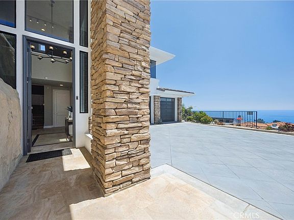 4th image of 1076 Skyline Dr