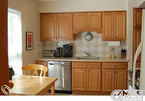 Eat-In Kitchen