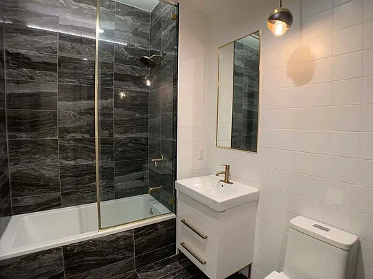 Rented by Tapiro Realty | media 4