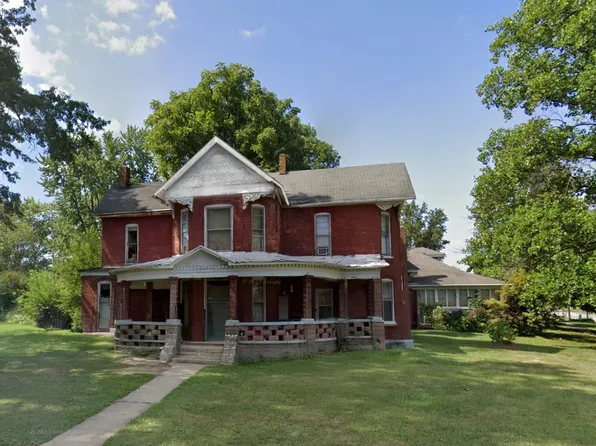 106 E Bond St, Martinsville, IL 62442