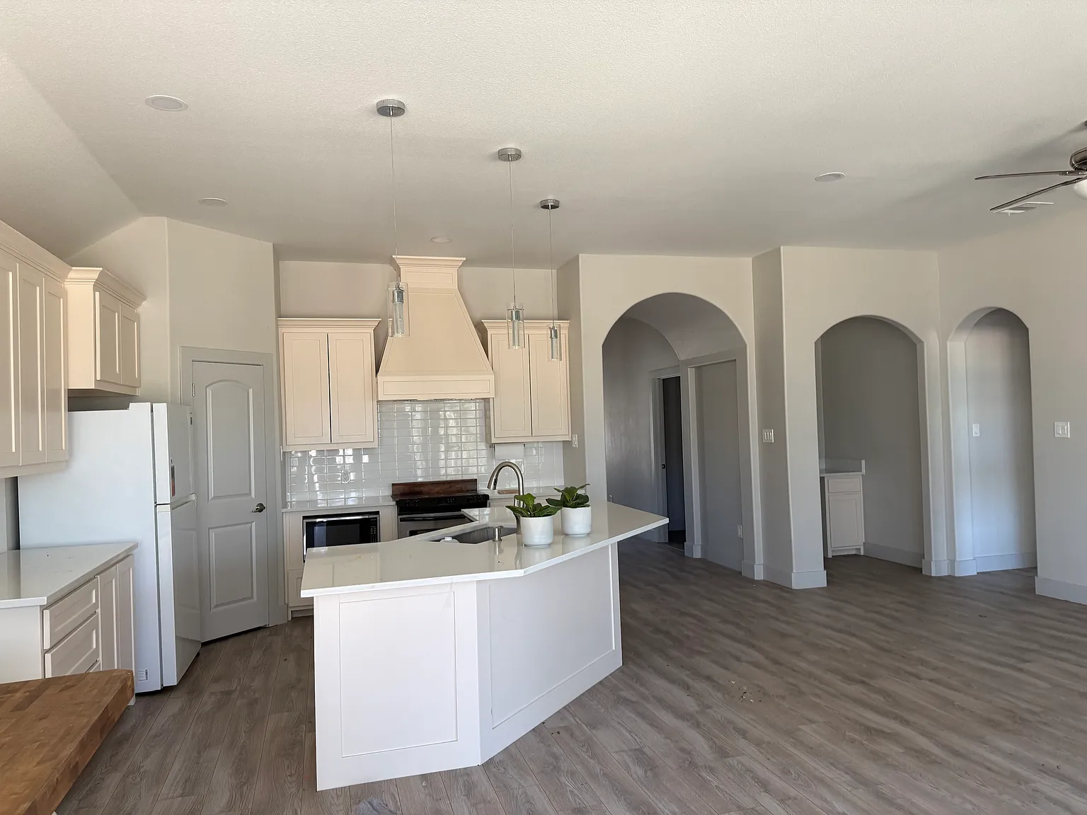 4 bed, 2300 sqft, $2,400 — Photo 1