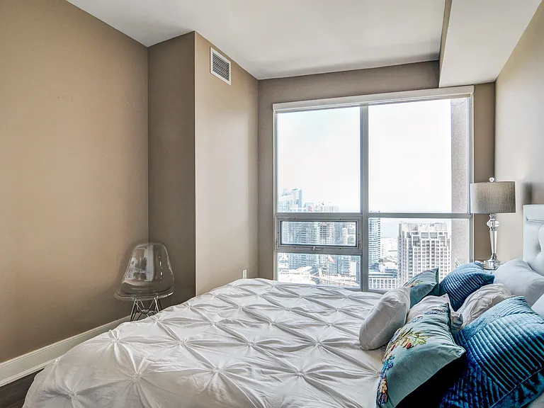 219 Fort York Blvd #LPH3702 — Photo 15