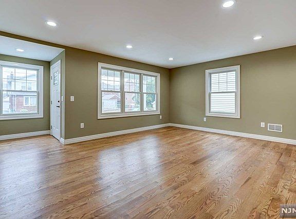 3rd image of 39 Lawton Ave