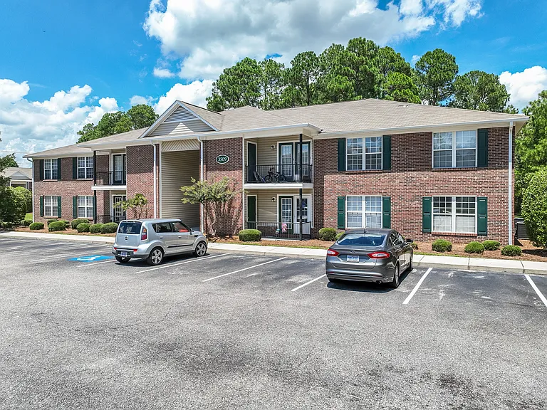 Burton Wyndfall Apartments — Photo 10