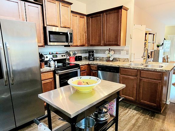 4th image of 82 WHITLAND Way