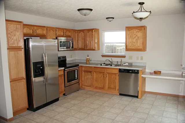 633 Royce Dr — Photo 3