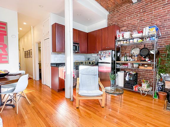4th image of 262 E 2nd St APT 1A