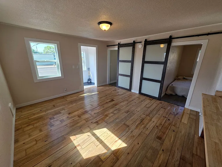 2927 E Mission Ave — Photo 3