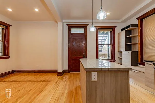 2107 N Spaulding Ave — Photo 8