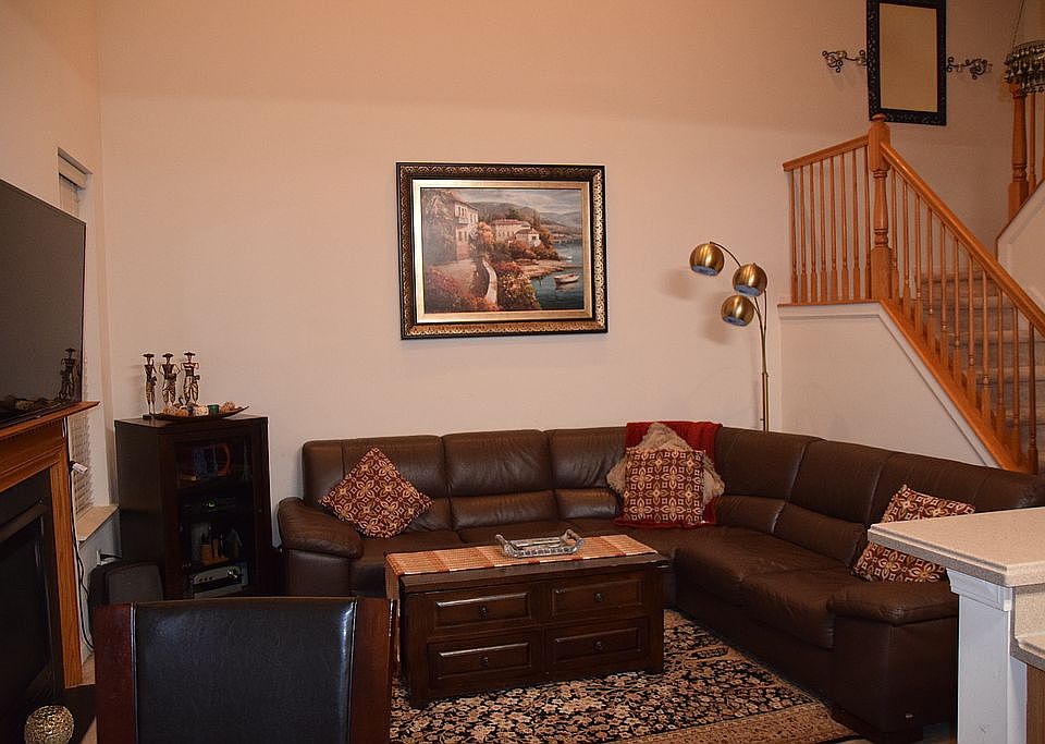 Family room, high ceiling. 