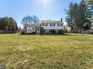 10 Gloucester Ln, Ewing, NJ 08618