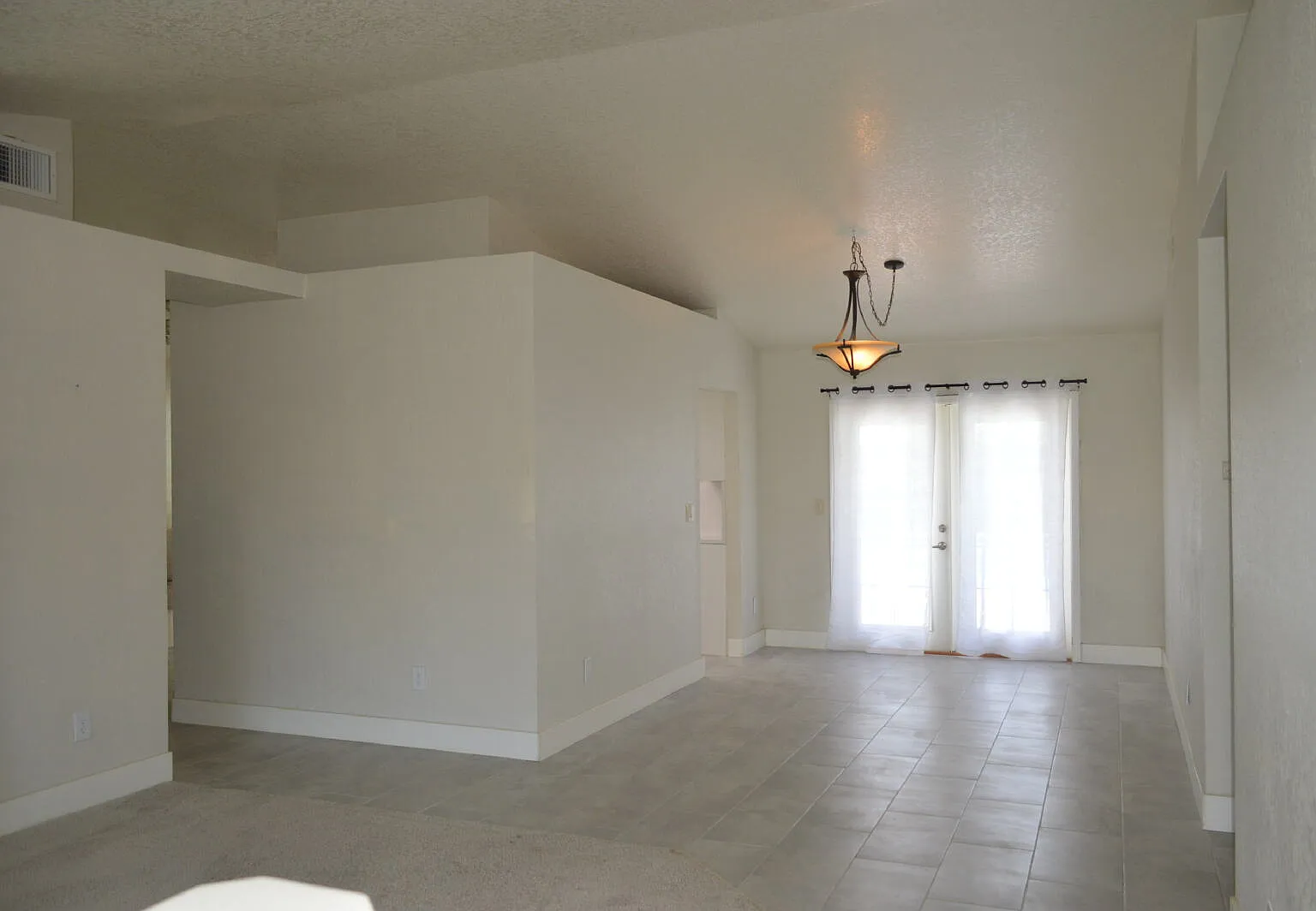 3 bed, 2.0 bath, 1451 sqft, $3,100 — Photo 4