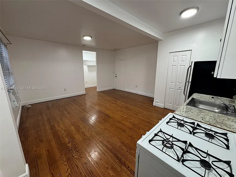 177 NE 50th St #4 — Photo 4