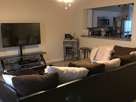 3rd image of 700 Nottaway Dr