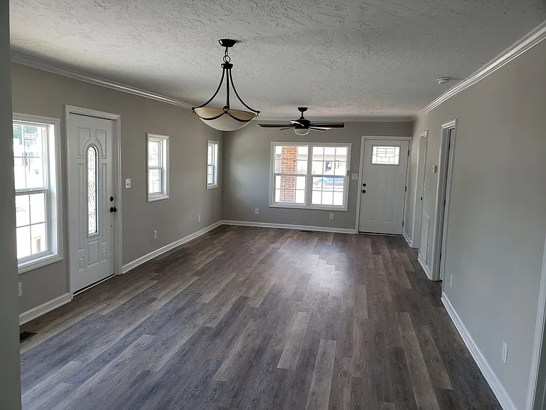 904 Snow St — Photo 18