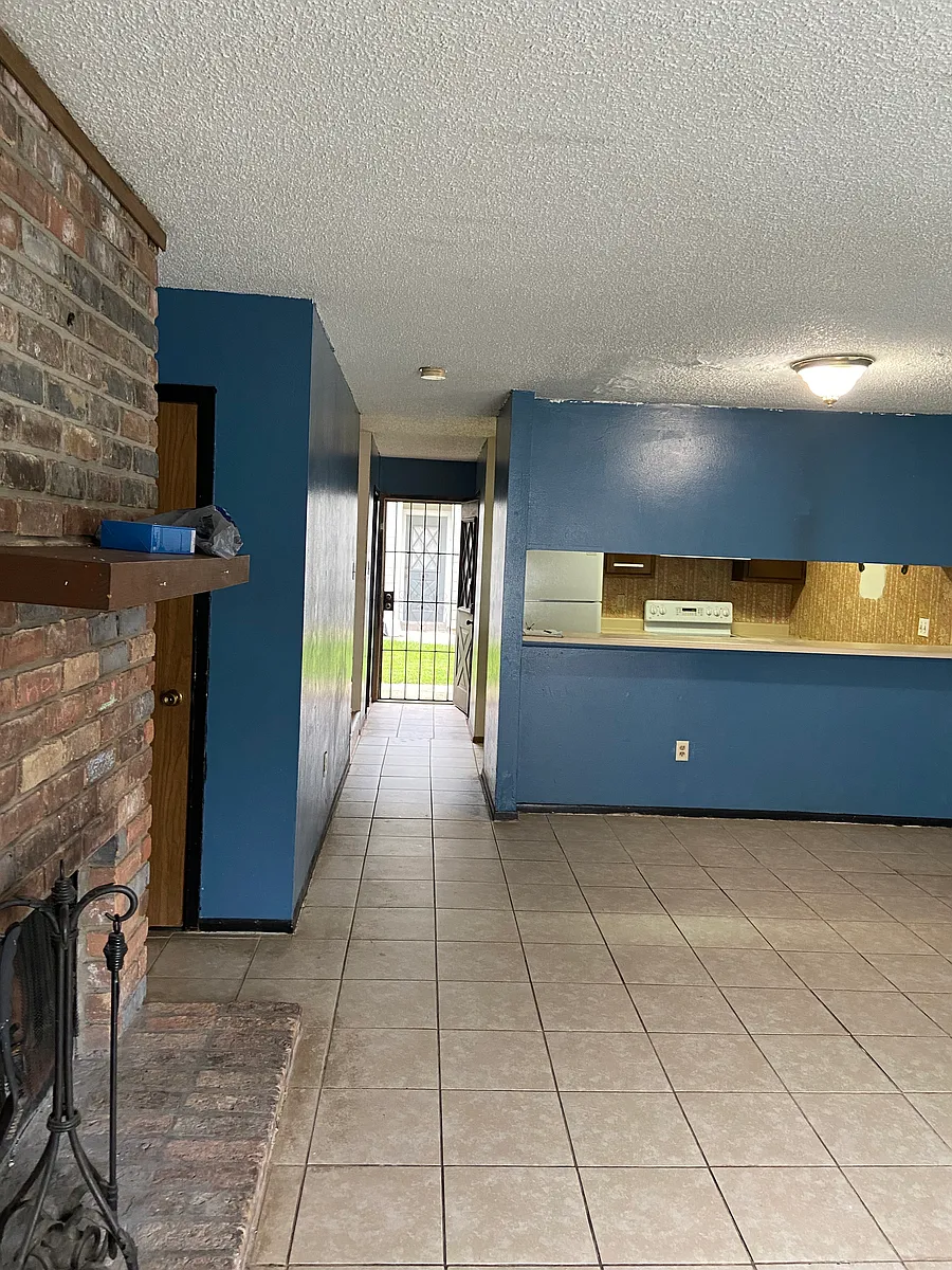 Building Photo - 1941 Southpointe Dr #3