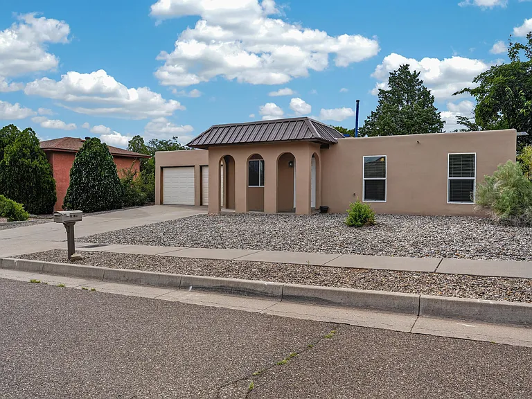 10501 Delicado Pl NE — Photo 2