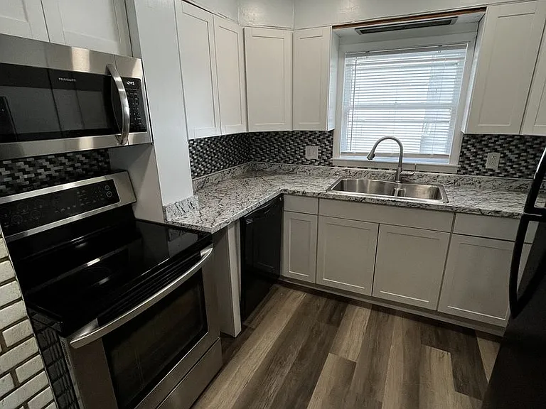 189 Saint Charles St — Photo 3