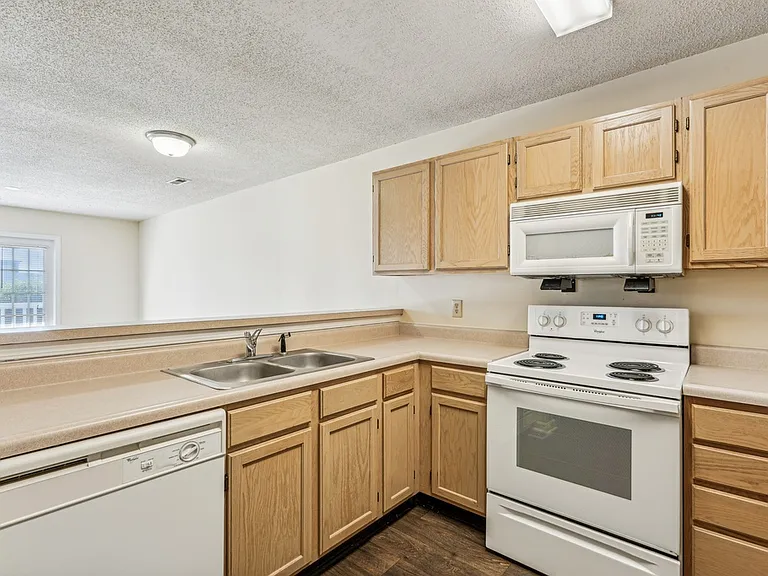 Woodland Crossing Apartment Homes — Photo 3