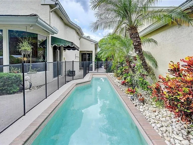 8171 Hampton Wood Dr — Photo 25