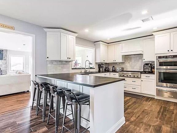 4th image of 601 Derby Dr E