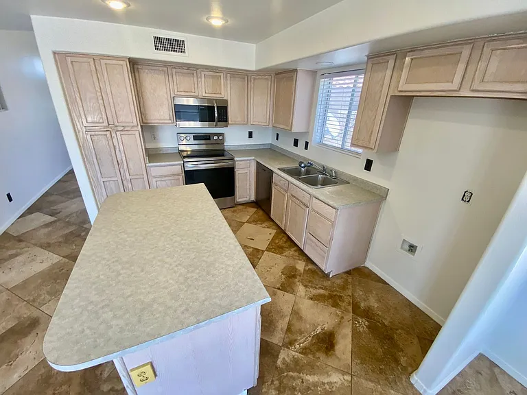 12637 W Cambridge Ave — Photo 10