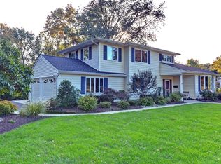 12 Woodridge Ave, Middletown, NJ 07748