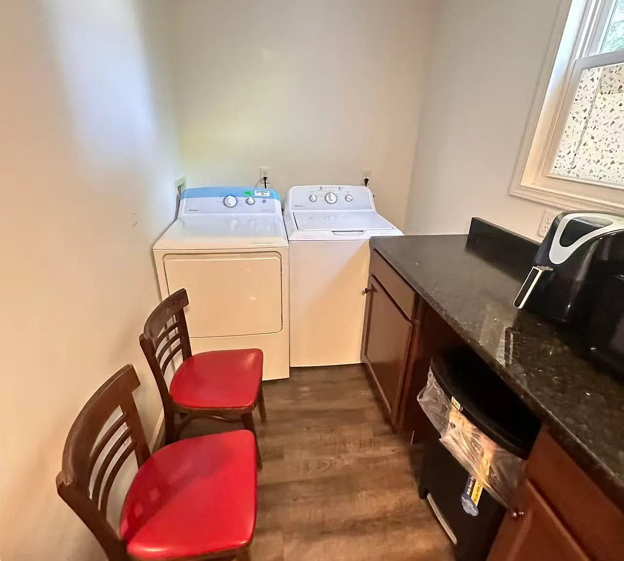 3 bed, 1300 sqft, $2,000 — Photo 3