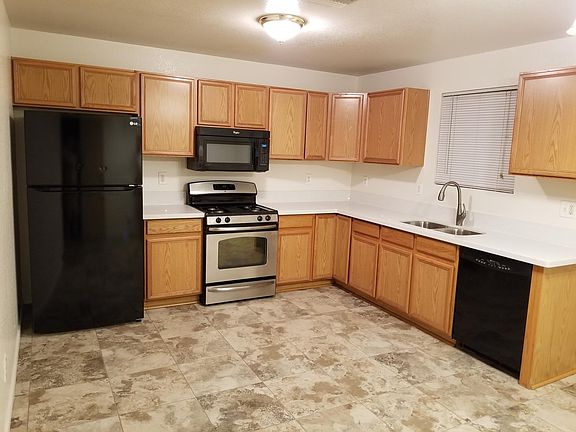 Beautiful large kitchen with quartz countertop and gas range