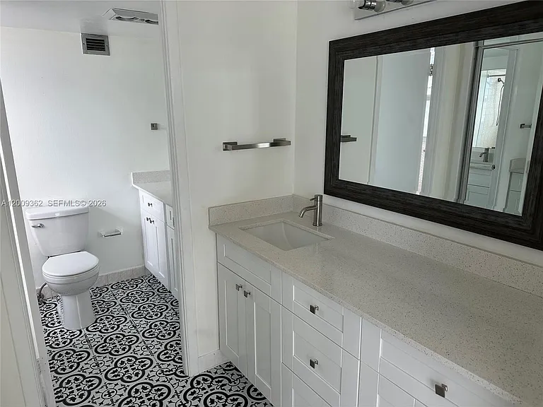 6039 Collins Ave #826 — Photo 15