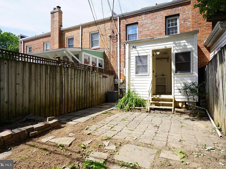 2161 N Brandywine St — Photo 22